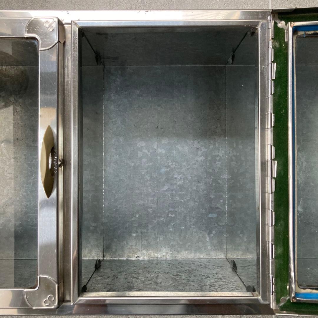 駄菓子屋ブリキ ケース 4枚扉 ガラス窓 仕切付 縦30cm×横79cm