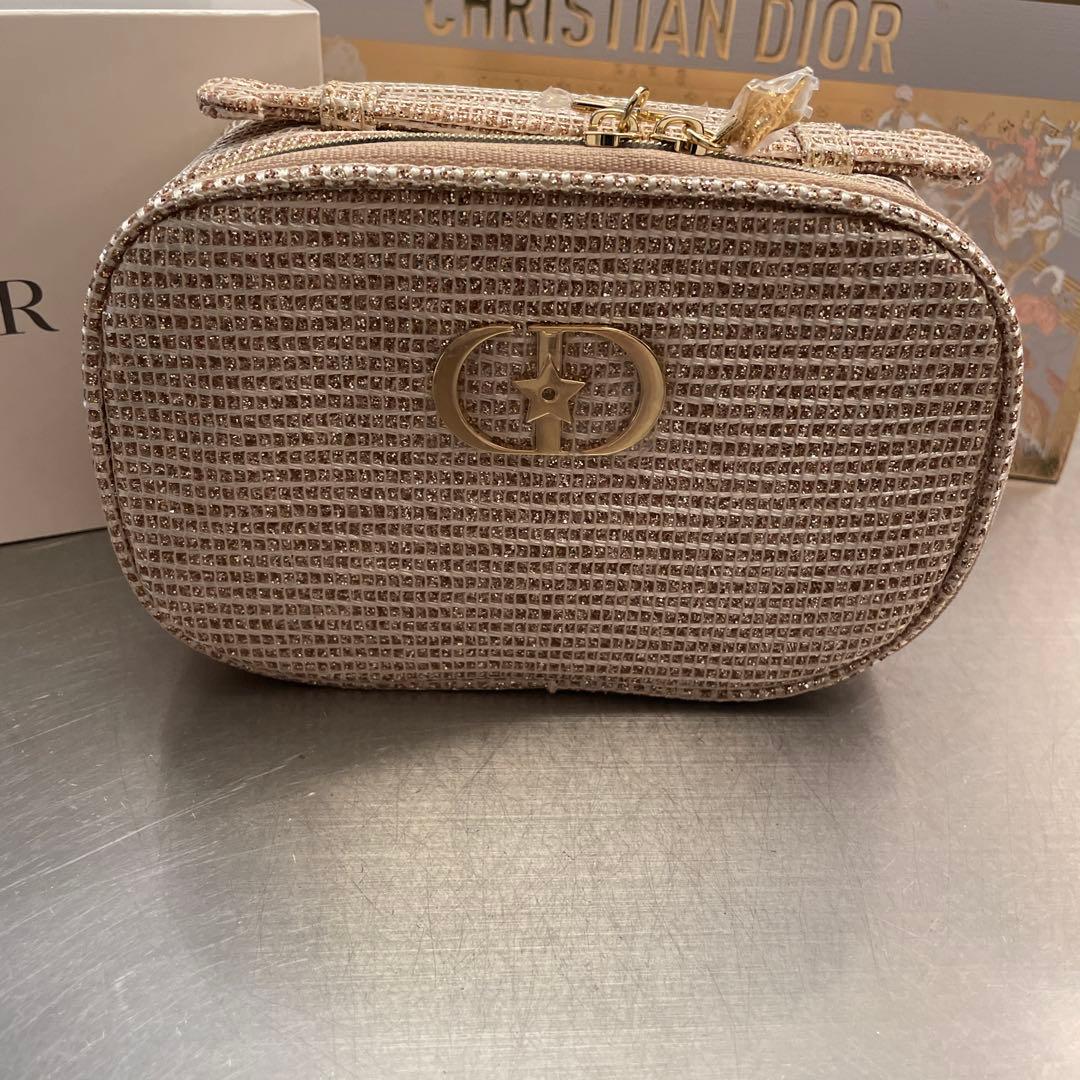 ディオール クリスマスオファー2025 diorホリデー ポーチ ノベルティ