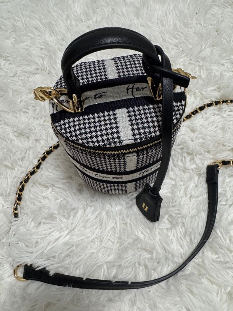 Her lip to バニティ herlipto 𝖢𝗈𝗆𝗂𝗇𝗀 𝗍𝗈 𝗒𝗈𝗎 𝗌𝗈𝗈𝗇… 𝖫𝖺𝗎𝗇𝖼𝗁𝗂𝗇𝗀