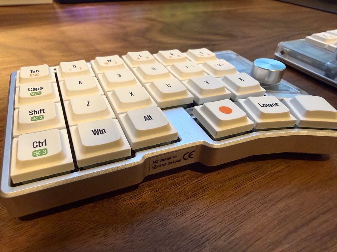 れ*ん様 Cornix LP 無線分割キーボード + 追加キーキャップ - メルカリ