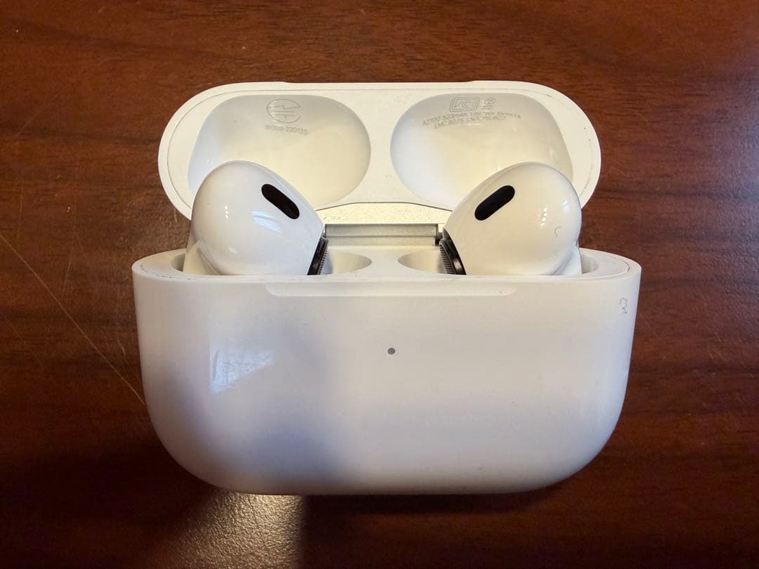Apple AirPods Pro 第2世代　Lightning Apple AirPods Pro 2nd Gen with Wireless Charging Case, iPhone