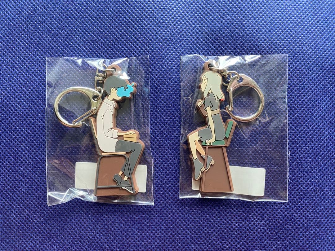 ヨルシカ ラバーキーホルダー エイミー エルマ 2個セット - メルカリ