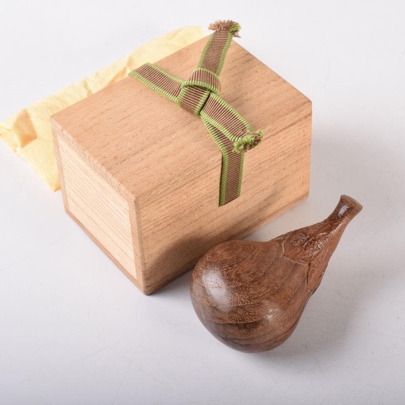 美品 掛け軸 国井柳甫作 金地 鷹に梅図 共箱 太巻き付 縁起物 厄除けの