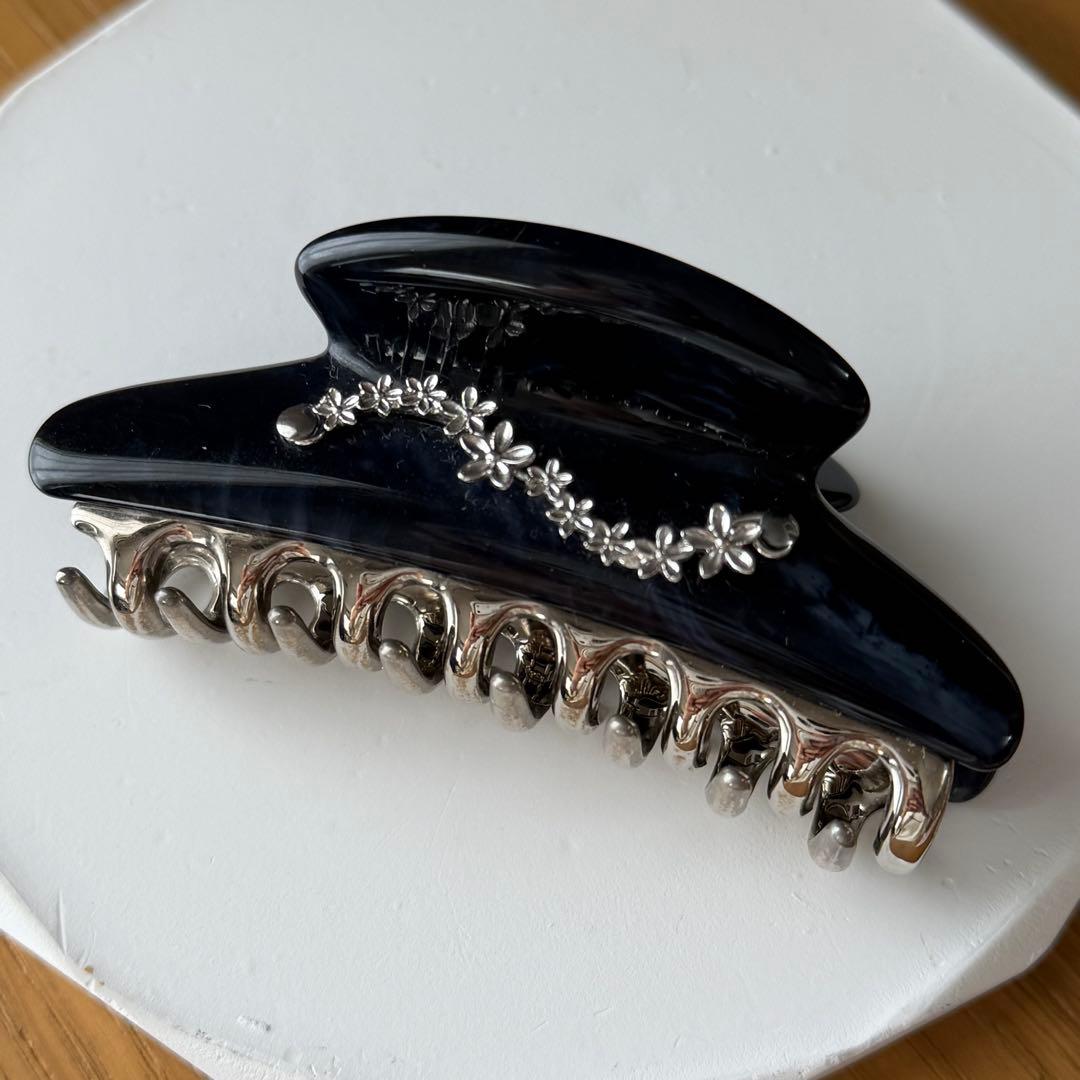 acca ヘアクリップ マーブル　ネイビー　シルバー フラワーモチーフ ヘアクリップ プルメリア フラワー マーブル カラー バンスクリップ