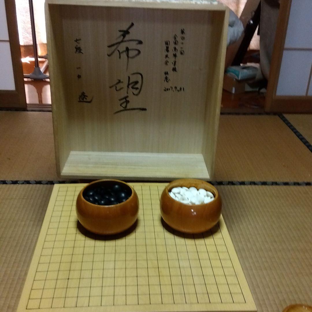 大幅値下げ中。本榧碁盤未使用、一力サイン有 国産本榧足付碁盤 5寸4分（天柾） ga50043 | 前川榧碁盤店