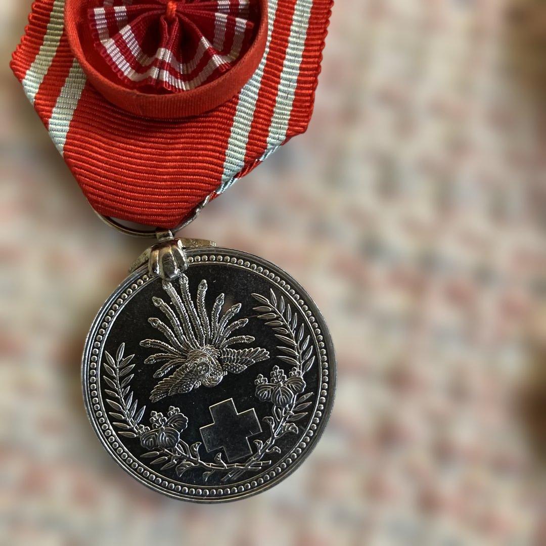 日本赤十字社明治21年男章銀特別社員章 勲章2ケ - メルカリ