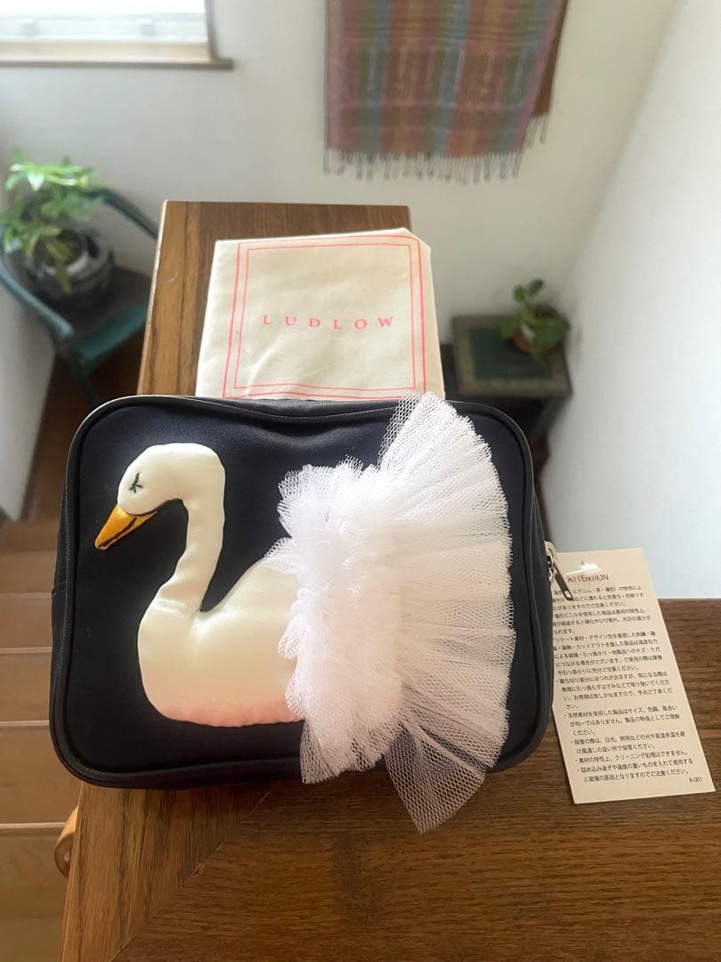 ♡新品未使用♡LUDLOW ラドロー スワン ポーチ 白鳥 ニット ブラウス