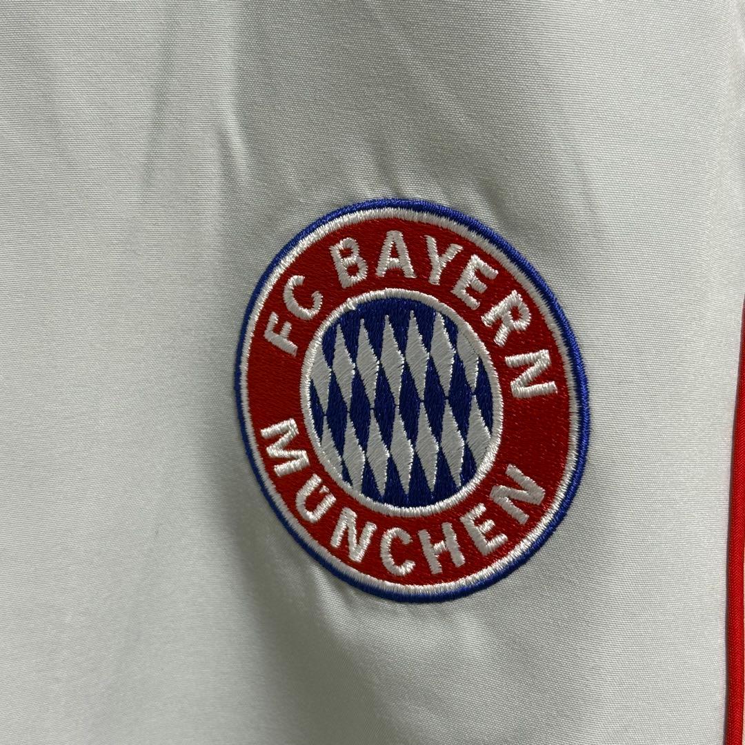 新品 バイエルンミュンヘン x URBANPURIST ナイロントラックトップ