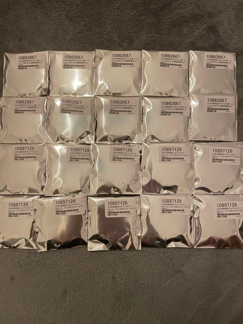 ペルソナ4 主人公鳴上悠 FIFSイラスト展 缶バッジ30個セット白