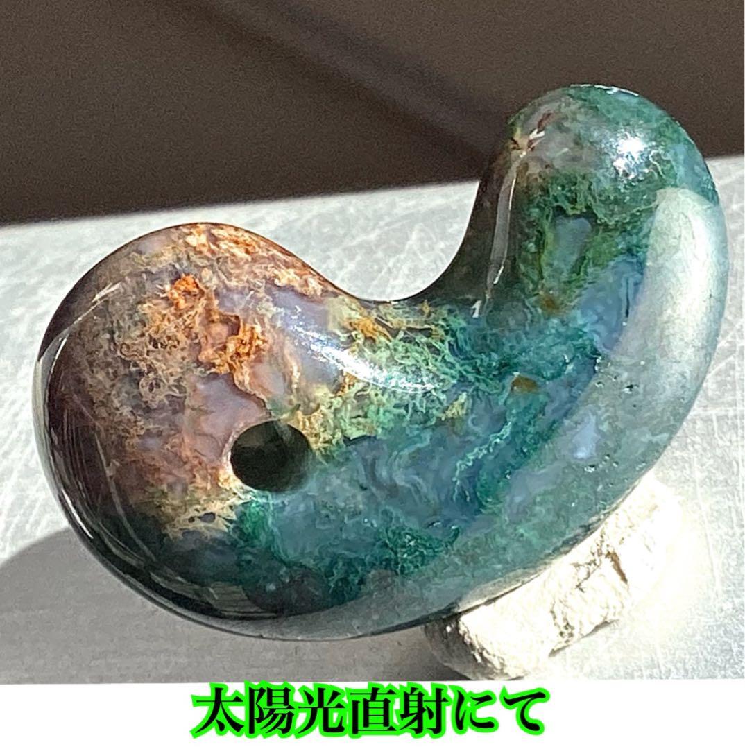 ✳国内の出雲めのう【碧玉】の最高峰勾玉でしょう‼️ 天然石 浮き草文様