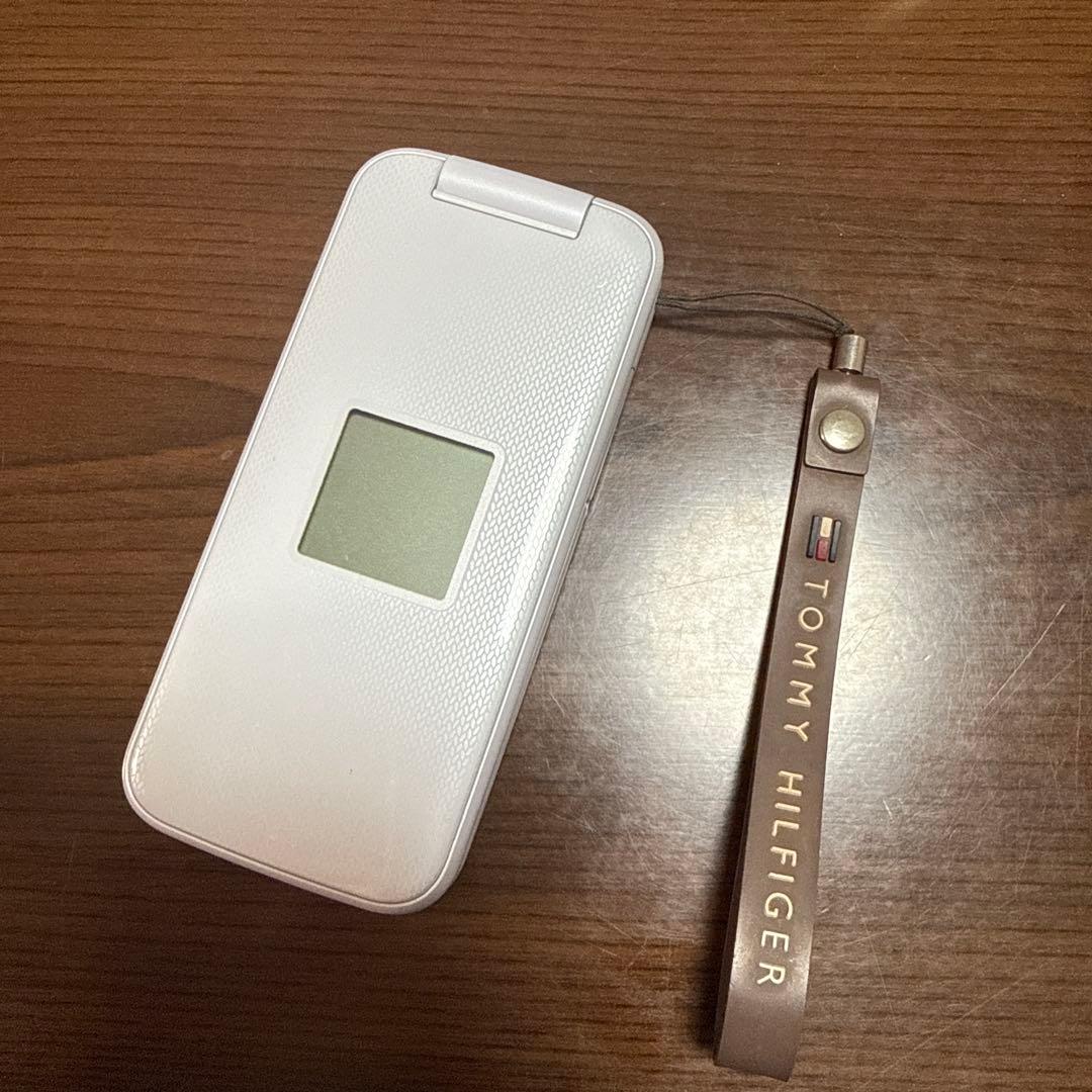 docomo らくらくホン　F-01M Amazon | docomo らくらくホン F-01M ピンク | エヌテイテイドコモ