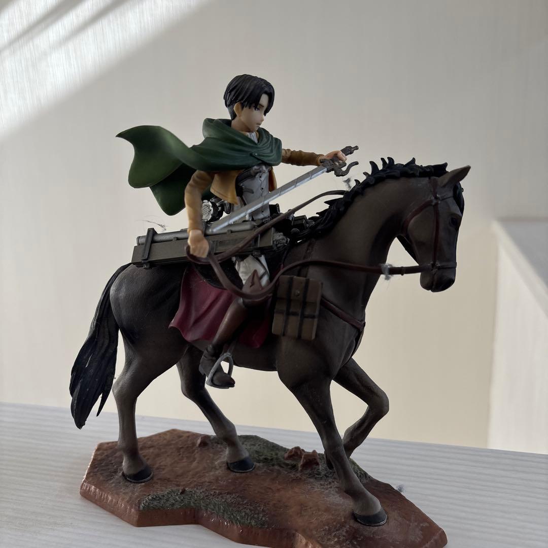 進撃の巨人 一番くじ B賞 リヴァイ 騎馬フィギュア - メルカリ