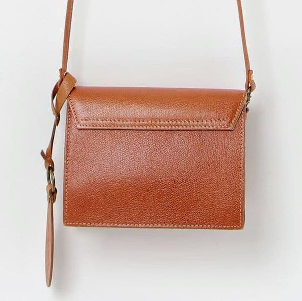 希少 MARGARET HOWELL ショルダーバッグ マーガレットハウエル - メルカリ