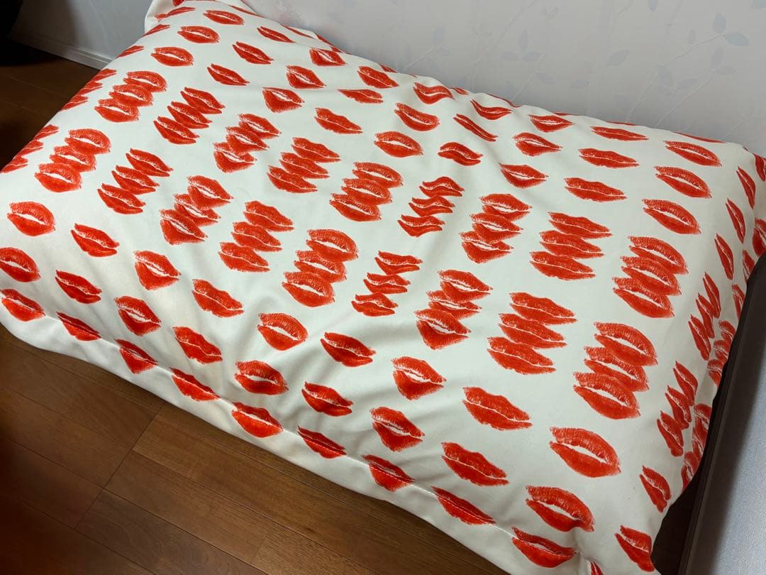 【新品未使用】リーンロゼ　とんだ林蘭　キスマーク　パフ　正規店購入 とんだ林蘭×リーン・ロゼのコラボレーション第2弾！ 30周年を迎える