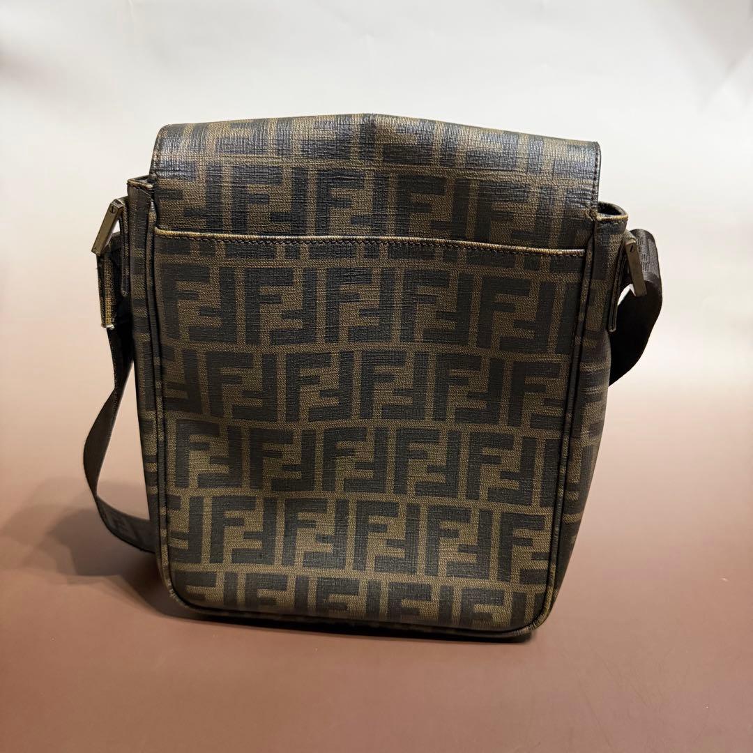 FENDI ズッカ柄 フラップ 縦型ショルダーバッグ - メルカリ