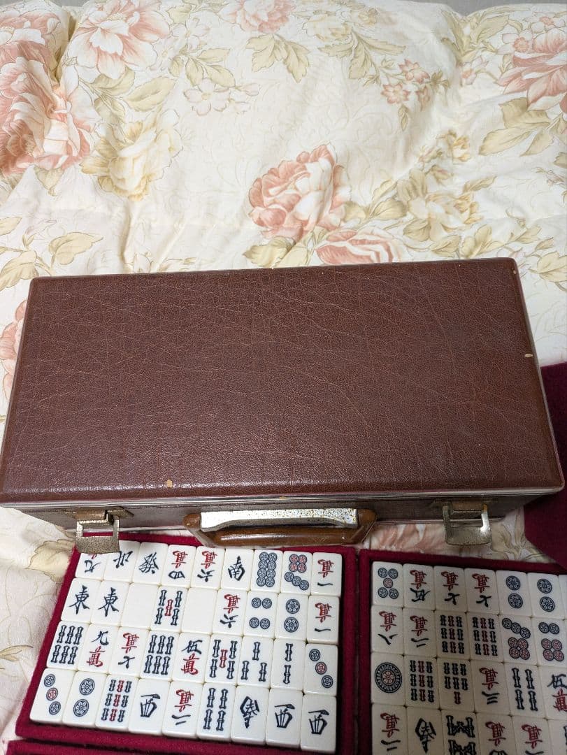 麻雀牌セット 伝統的デザイン ケース付き - メルカリ