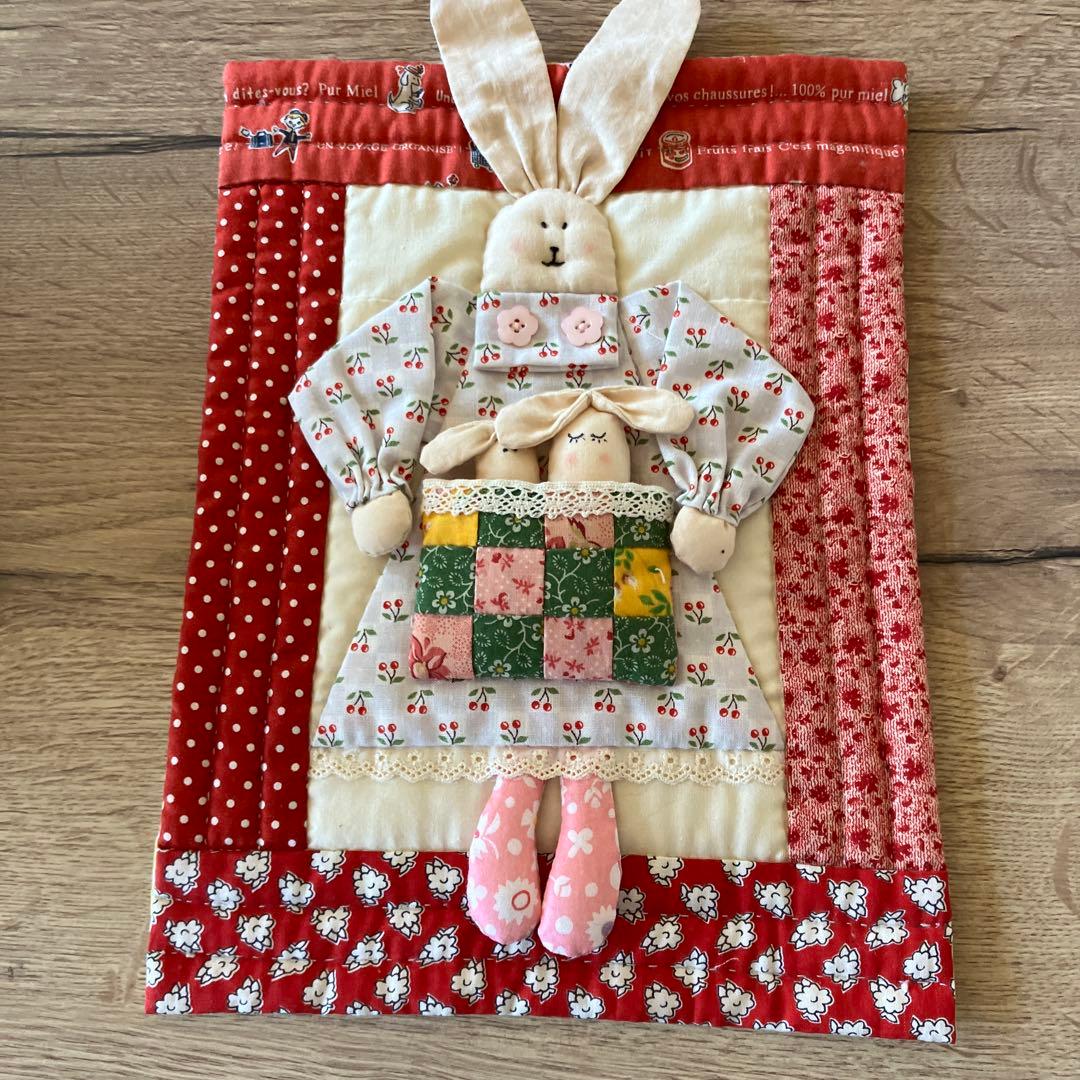 パッチワーク ハンドメイド キルト タペストリーウサギの親子 - メルカリ