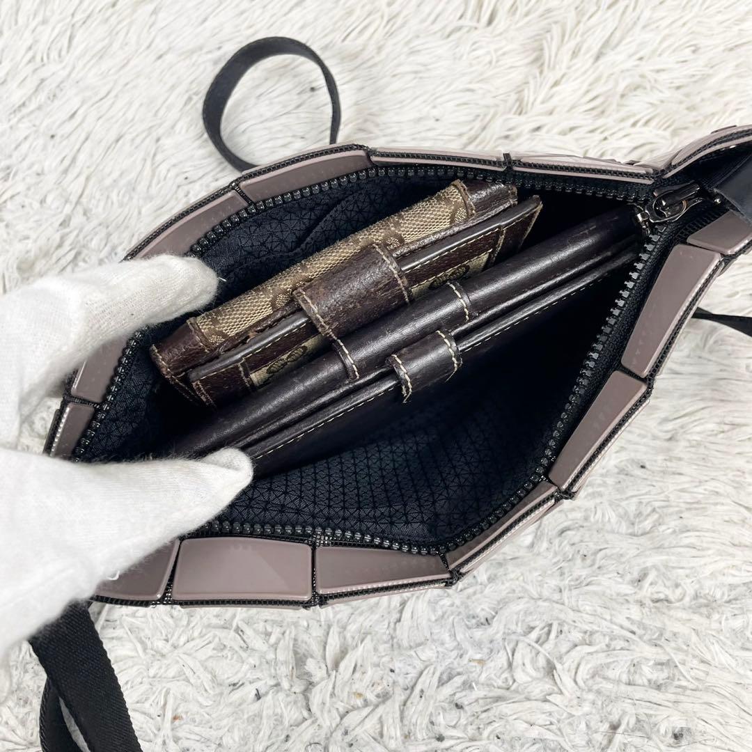 極美品 バオバオイッセイミヤケ レザー ショルダーバッグ ファスナー