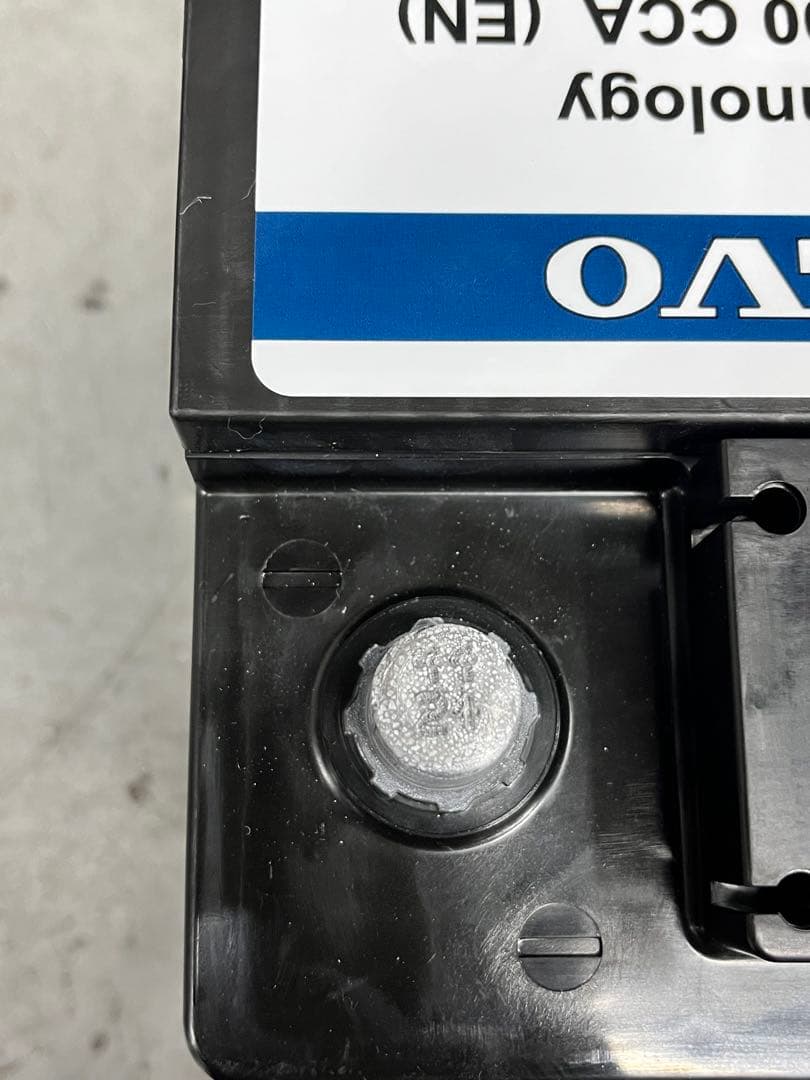 VOLVO 純正バッテリー 12V 80Ah 800CCA - メルカリ