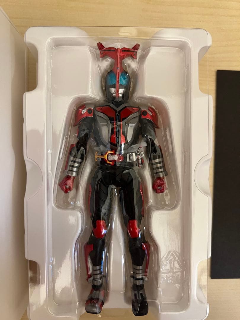 S.H.Figuarts 真骨彫製法　仮面ライダーカブト　ハイパーフォーム