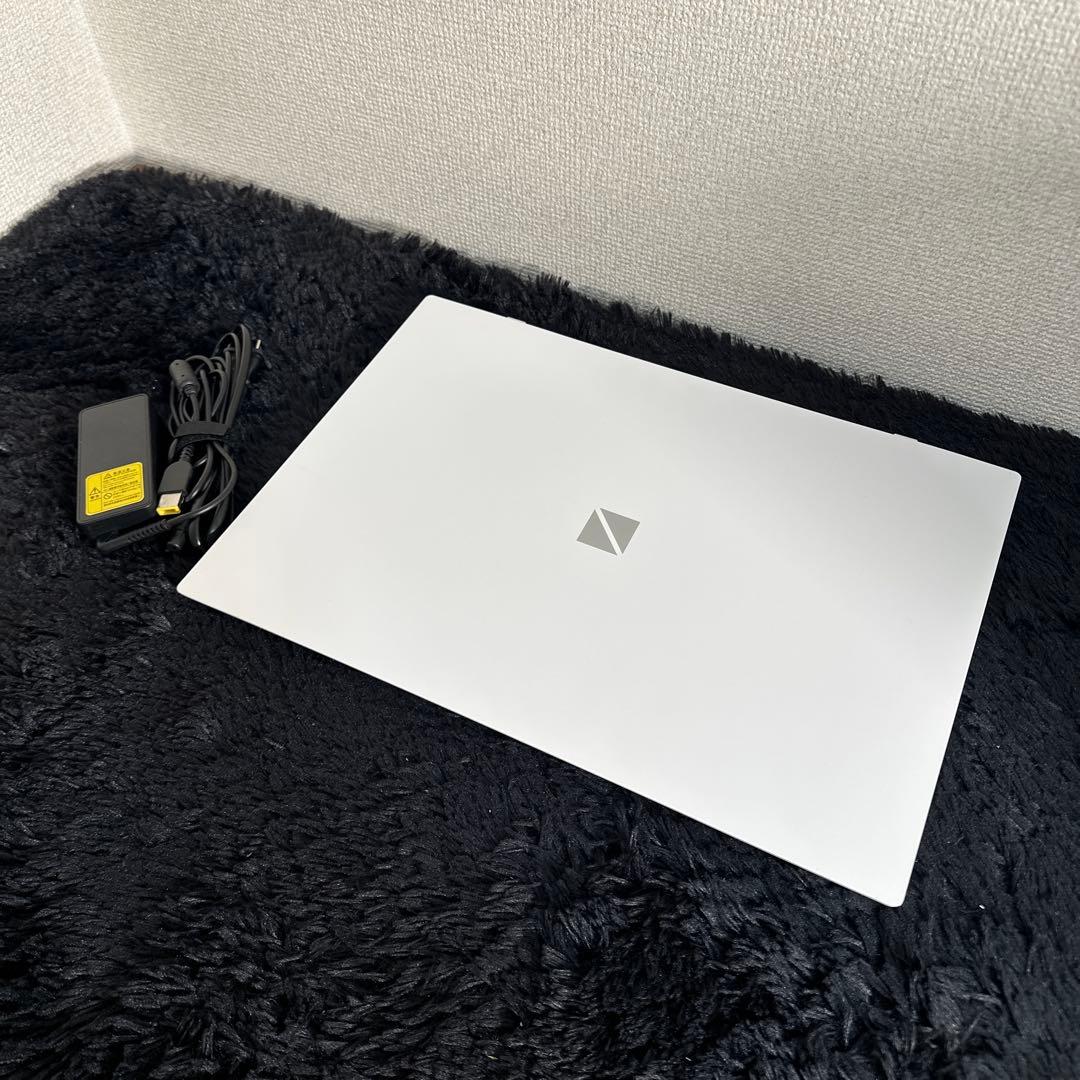 美品 NEC ノートPC PC-N153CEAW ホワイト LAVIE ノートパソコン LAVIE PC-N153CEAW [15.6型 /Windows11 Home /AMD