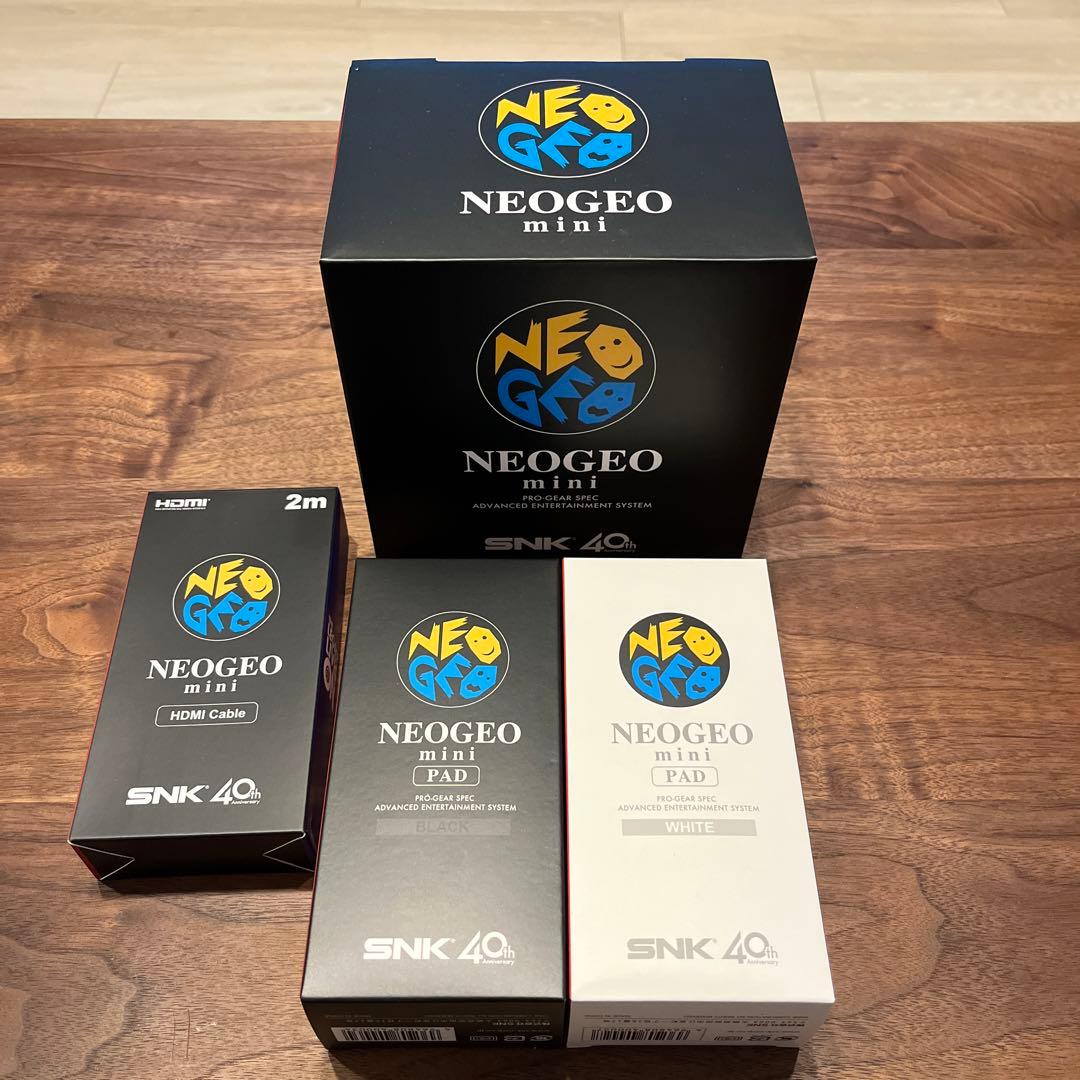 SNK NEOGEO mini 本体 + PAD 2個+ HDMIケーブル1個 SNK NEOGEO mini ネオジオミニ 本体+コントローラー+アクセサリー