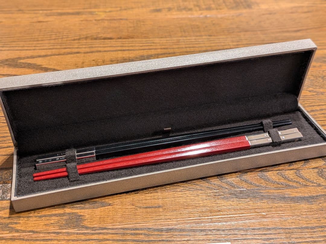 Christofle クリストフル 箸 ペアセット 赤黒 Christofle (クリストフル) Uni Chopsticks(ユニ ペア箸) ルージュ(赤