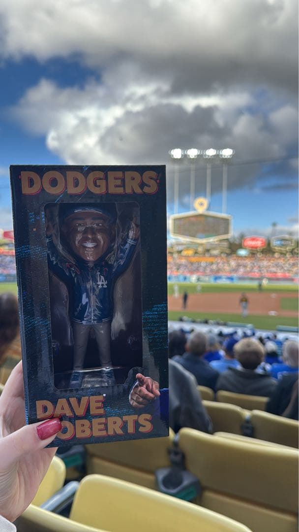 希少】デイブ・ロバーツ 監督 ボブルヘッド人形 2025年4月26日 入場特典