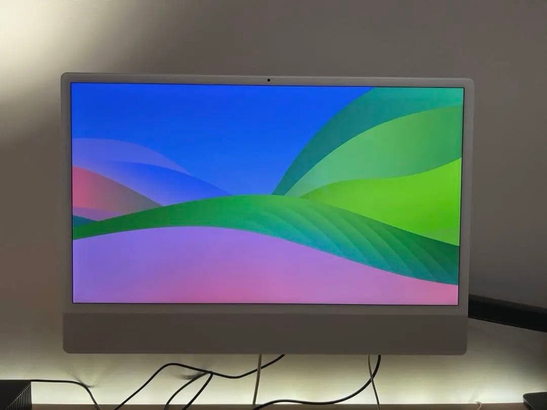 iMac 24インチ M1 2021 メモリ8GB 256GB VESAモデル 標準モデルのiMac (24-inch, M1, 2021)をVESA規格のモニターアームに