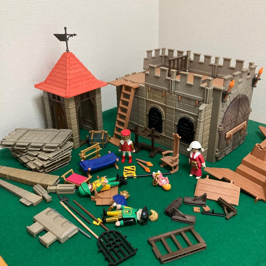 古いプレイモービル お城・家のパーツ大量 - メルカリ