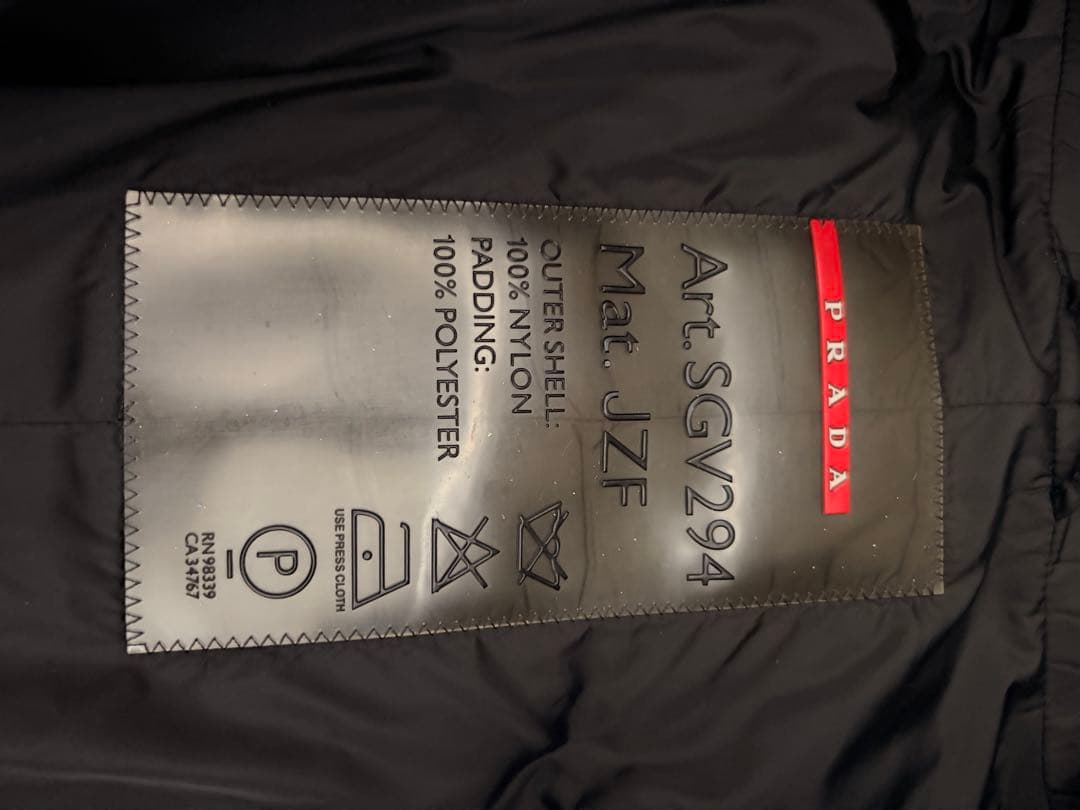 PRADA プラダ SGV294 パデットコート リネアロッサ 黒 50 - メルカリ