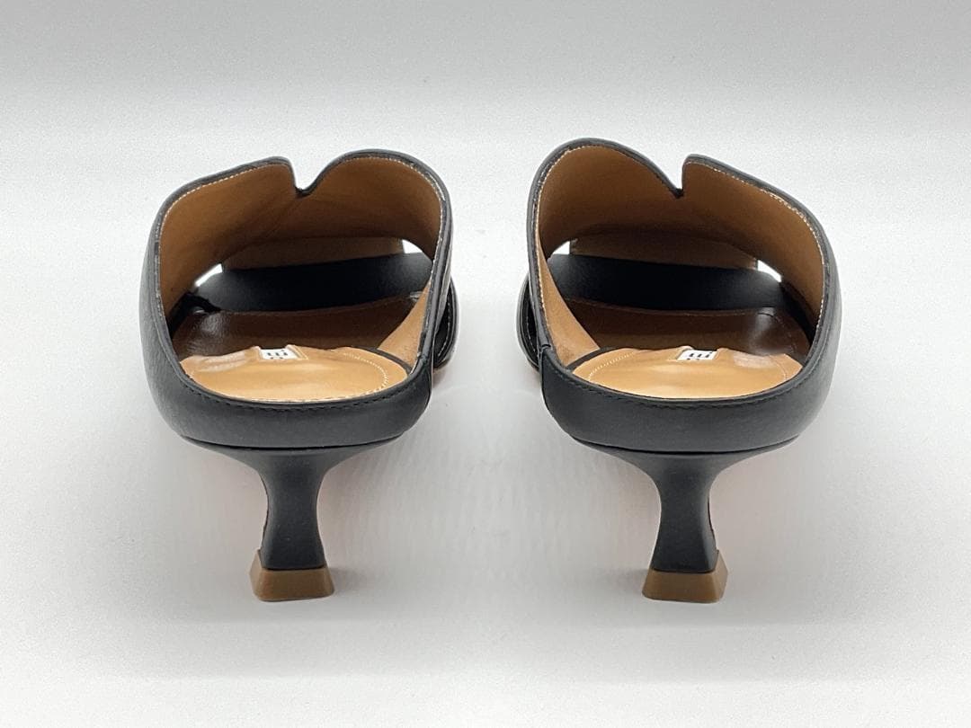 24.5【新品】PELLICO ディープカットミュール 定価64900円 - メルカリ