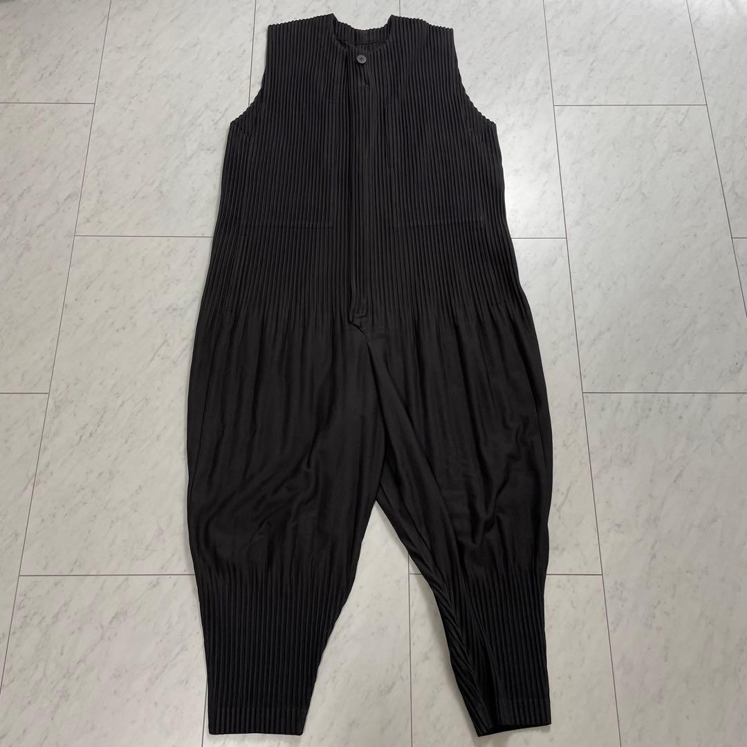 オムプリッセ イッセイミヤケ ジャンプスーツ ノースリーブ 消しプリーツ 1 イッセイ ミヤケ新作ウェア、みずみずしい色彩のセットアップや“斜め