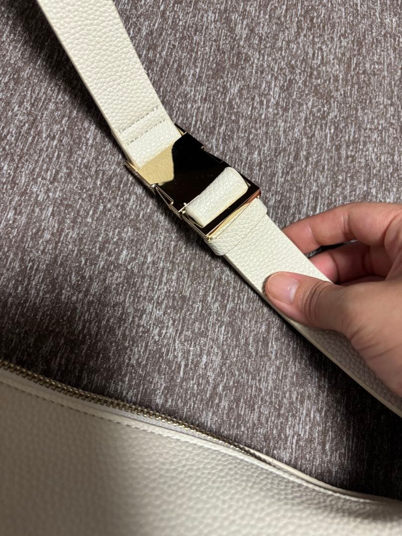 ☆期間限定サマーセール価格☆リヴドロワ カーブボディバック ホワイト