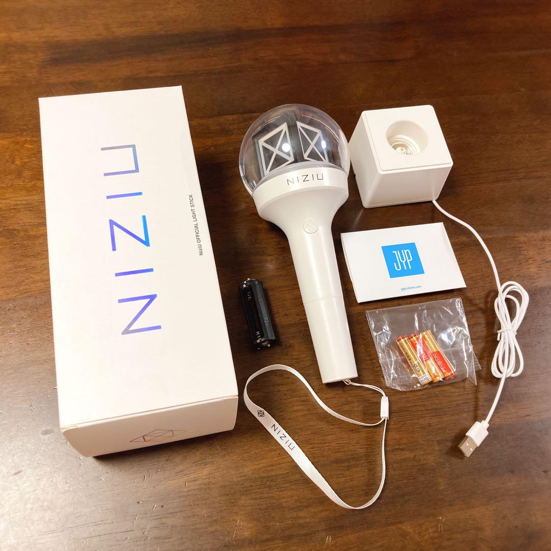 NiziU】ペンライト - メルカリ