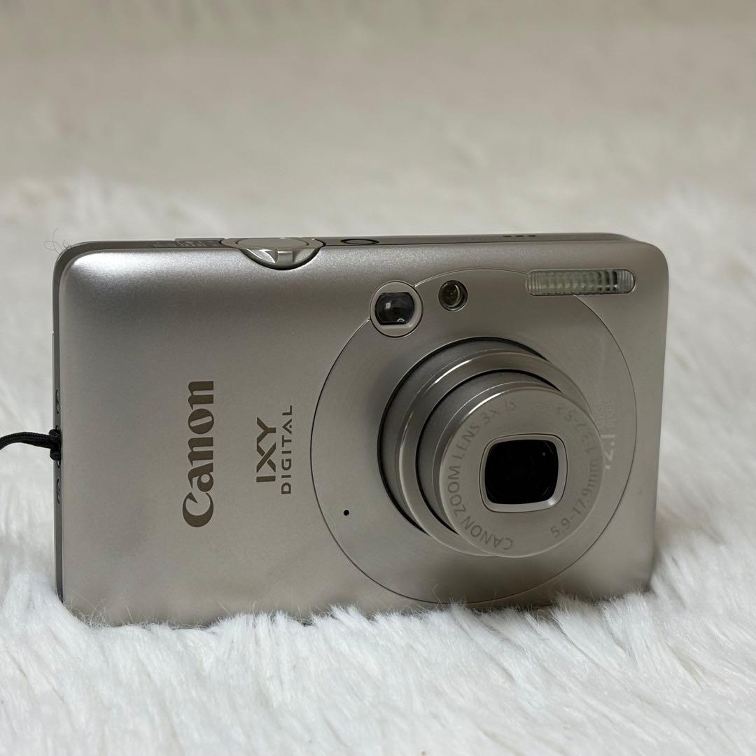 Canon カメラ IXY 210IS PC1353 シルバー コンデジ 訳あり - メルカリ