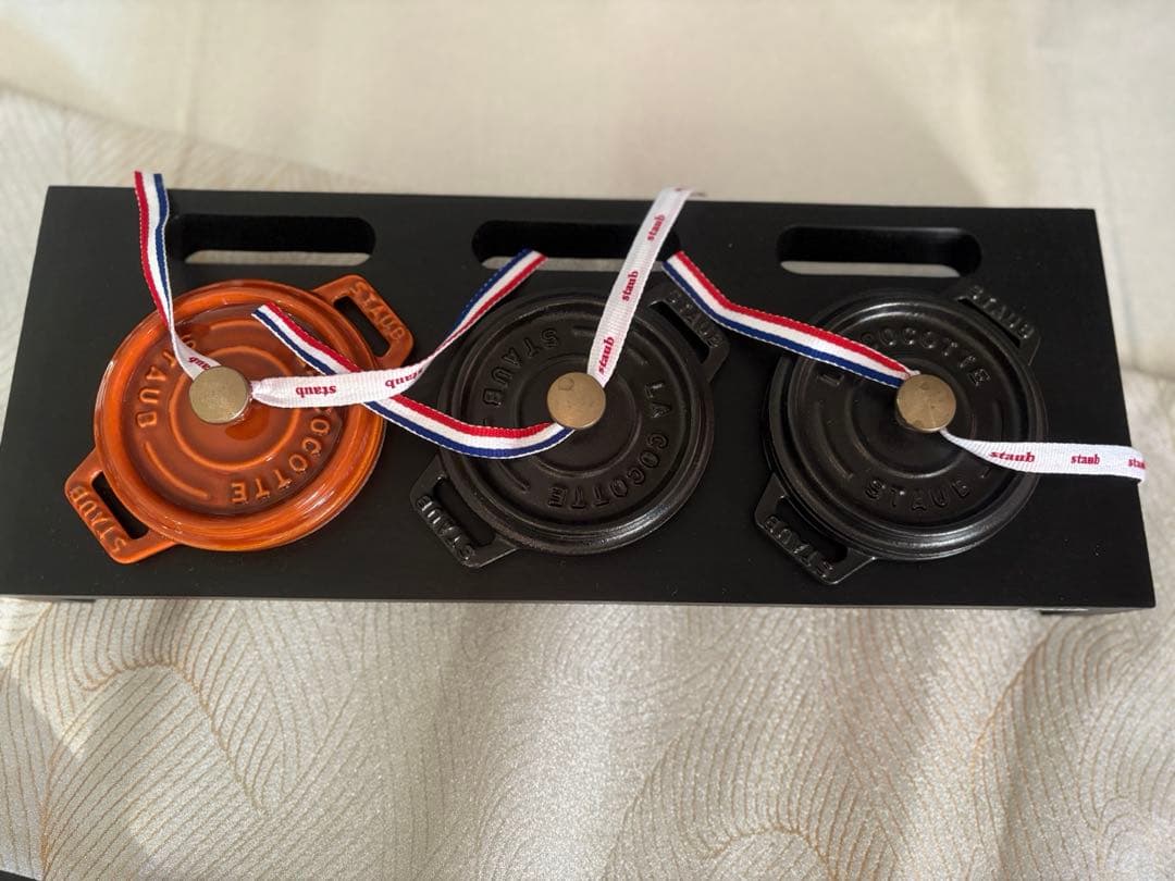 新品　staub ピコ・ココットラウンド10㎝　3個セット　専用スタンド付き ZWILLINGおまとめ】ピコ・ココット ラウンド 10cm 各色