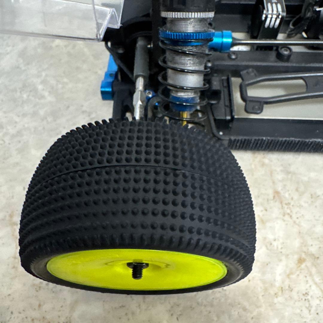 アソシエイテッド RC10 B74.2 CE (組立メカ搭載済み) - メルカリ