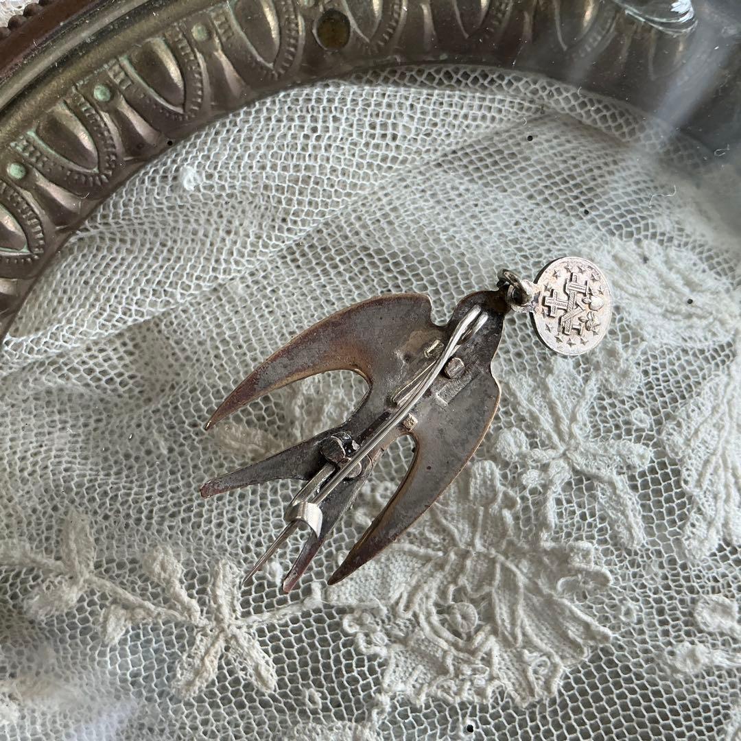 ♡2点♡ フランスアンティーク つばめ 小さなブローチ BEBE べべ メダイ