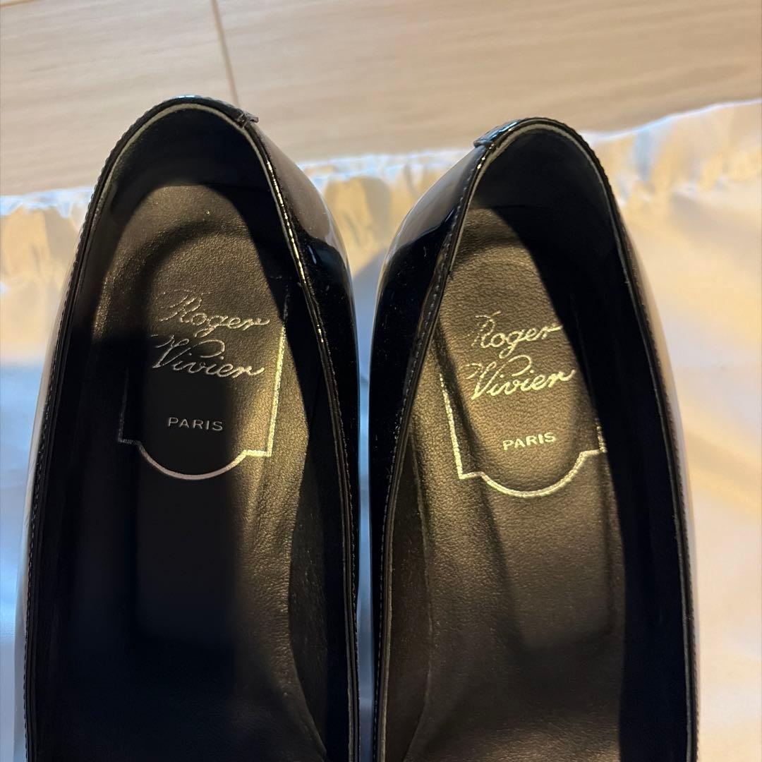 Roger Vivier ブラック パンプス - メルカリ