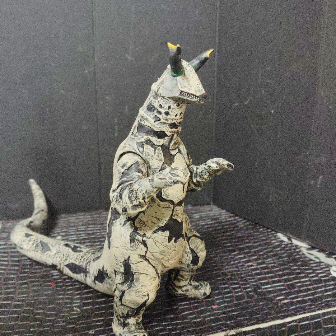 ウルトラ怪獣旧型ソフビシーボーズ.エレキング.レッドキング - メルカリ