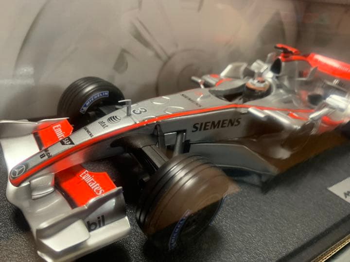 F1 キミ ライコネン マクラーレン MP4-21 1/18 フィギュア