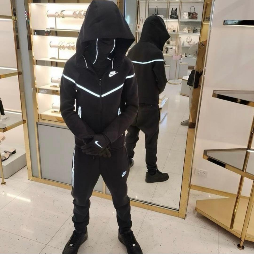 り*ー様 NIKE 反射テックフリース セットアップ (Tee Shyne着用 - メルカリ