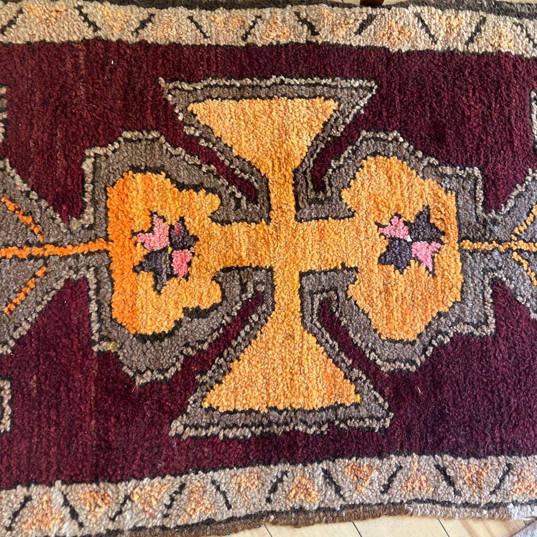 【りょう】トライバルラグ　グランピエ　115㎝×59㎝