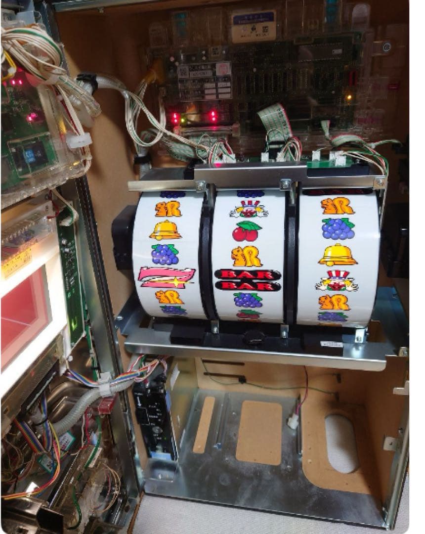 《送料込み》パチスロ　実機　ハッピージャグラー