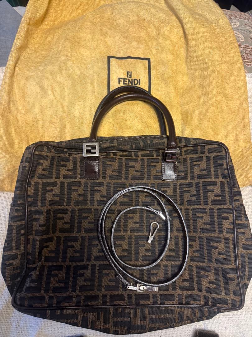 FENDI ブラウンロゴバッグ ショルダーストラップ付き FENDI（フェンディ） ショルダーストラップ ストラップ ユー カメラ