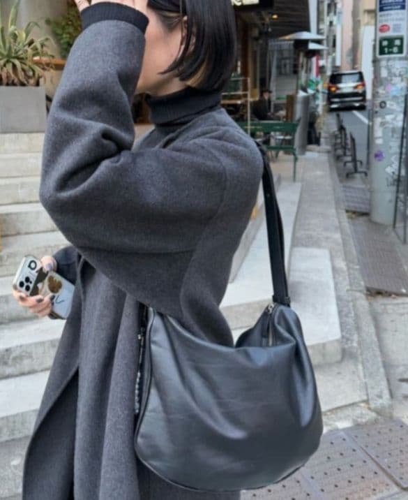 新品タグ付き　イアパピヨネ　《本革/470g》スワロ―マチショルダーバッグ