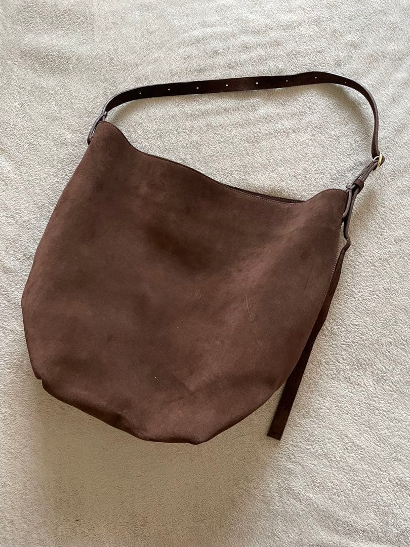 最終価格☆ARKET アーケット スエードバッグ brown - メルカリ