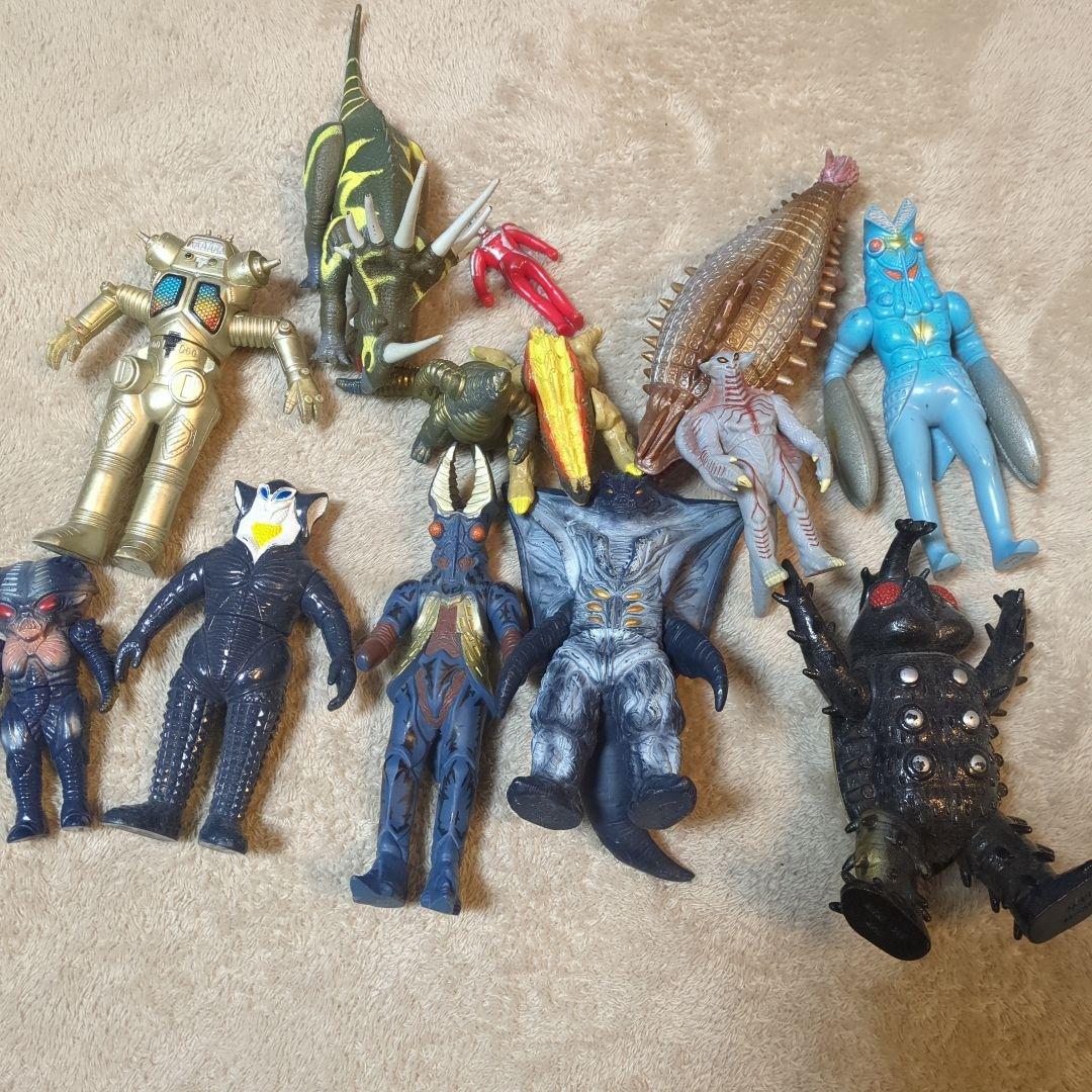 ウルトラマンシリーズ 怪獣フィギュア 11体セット - メルカリ