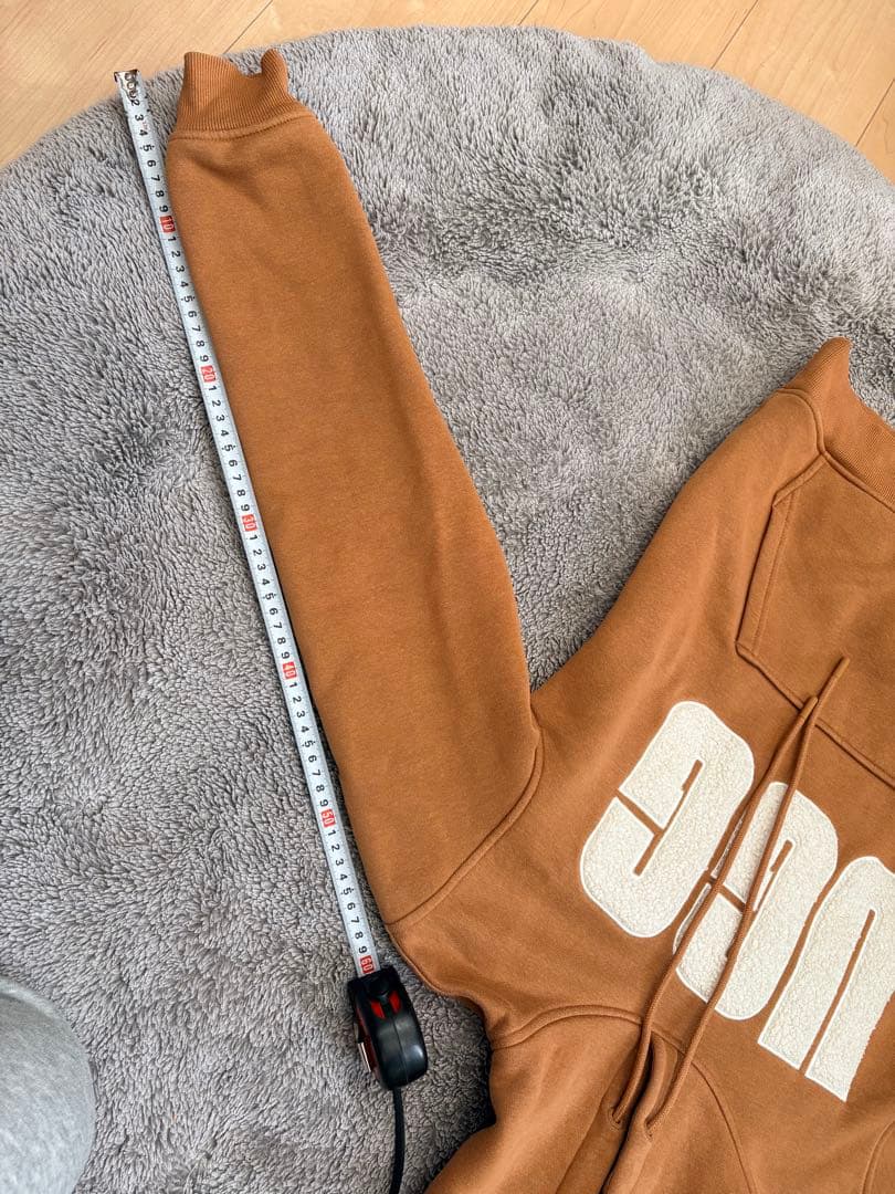 《美品》UGG ロゴ フードパーカー XS